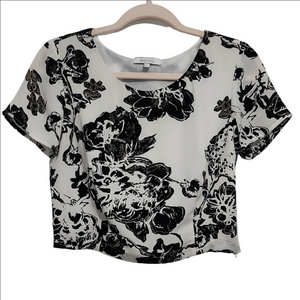 LUCY PARIS Black and white floral short sleeve crop top